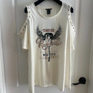 Wild Kiss XL Nashville Tennessee Graphic Cold Shoulder Top NWT New with Tags